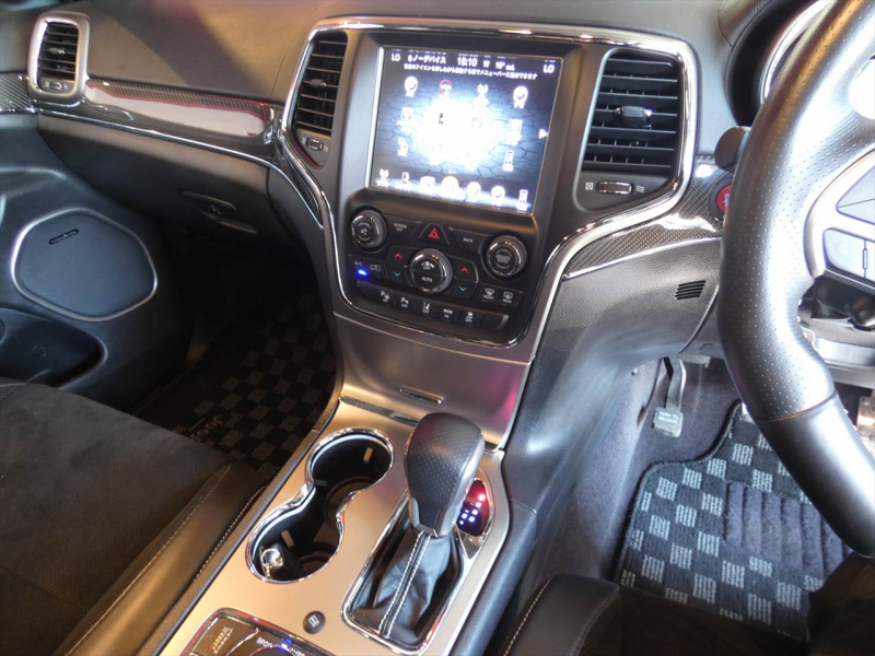 ジープ グランドチェロキー SRT8　正規D車 2017yﾓﾃﾞﾙ 黒ｺﾝﾋﾞ革 ﾌﾟｯｼｭｽﾀｰﾄ 全席ｼｰﾄﾋｰﾀｰ ｻﾝﾙｰﾌ 純正ﾅﾋﾞTV ﾊｰﾏﾝｶｰﾄﾞﾝ Bｶﾒﾗ　2年保証