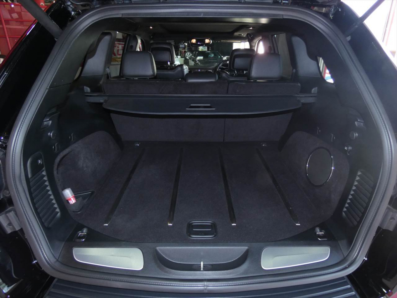 ジープ グランドチェロキー SRT8　正規D車 2017yﾓﾃﾞﾙ 黒ｺﾝﾋﾞ革 ﾌﾟｯｼｭｽﾀｰﾄ 全席ｼｰﾄﾋｰﾀｰ ｻﾝﾙｰﾌ 純正ﾅﾋﾞTV ﾊｰﾏﾝｶｰﾄﾞﾝ Bｶﾒﾗ　2年保証