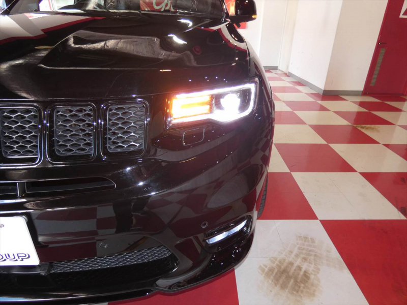 ジープ グランドチェロキー SRT8　正規D車 2017yﾓﾃﾞﾙ 黒ｺﾝﾋﾞ革 ﾌﾟｯｼｭｽﾀｰﾄ 全席ｼｰﾄﾋｰﾀｰ ｻﾝﾙｰﾌ 純正ﾅﾋﾞTV ﾊｰﾏﾝｶｰﾄﾞﾝ Bｶﾒﾗ　2年保証