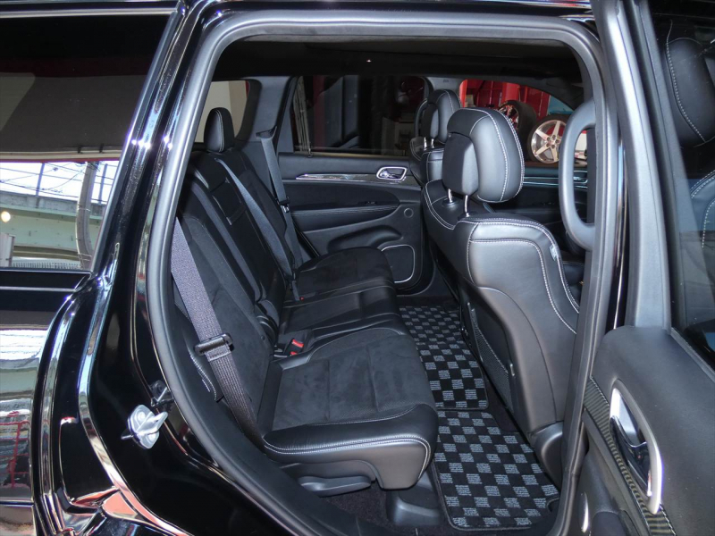 ジープ グランドチェロキー SRT8　正規D車 2017yﾓﾃﾞﾙ 黒ｺﾝﾋﾞ革 ﾌﾟｯｼｭｽﾀｰﾄ 全席ｼｰﾄﾋｰﾀｰ ｻﾝﾙｰﾌ 純正ﾅﾋﾞTV ﾊｰﾏﾝｶｰﾄﾞﾝ Bｶﾒﾗ　2年保証