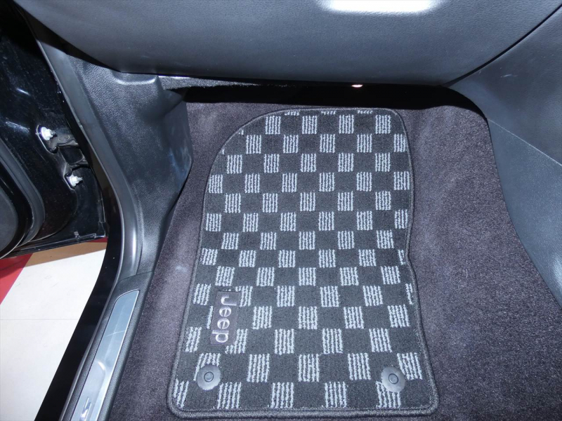 ジープ グランドチェロキー SRT8　正規D車 2017yﾓﾃﾞﾙ 黒ｺﾝﾋﾞ革 ﾌﾟｯｼｭｽﾀｰﾄ 全席ｼｰﾄﾋｰﾀｰ ｻﾝﾙｰﾌ 純正ﾅﾋﾞTV ﾊｰﾏﾝｶｰﾄﾞﾝ Bｶﾒﾗ　2年保証