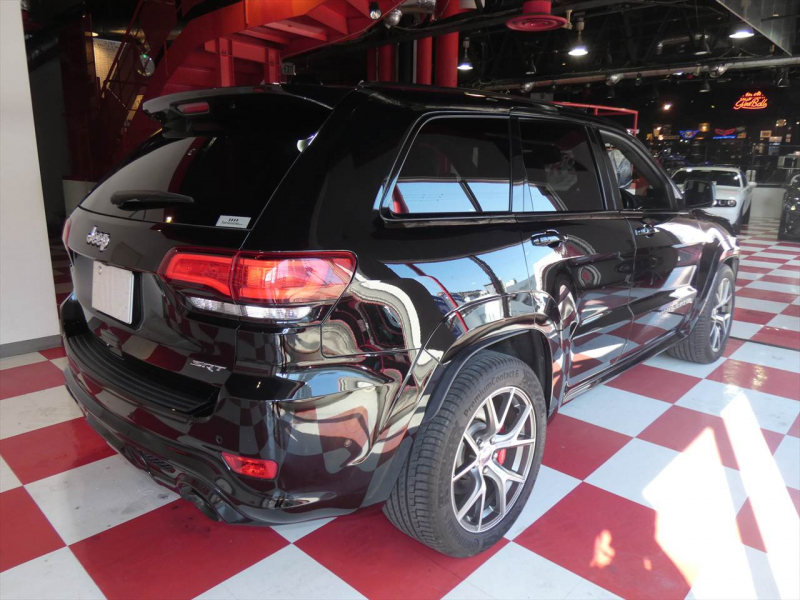 ジープ グランドチェロキー SRT8　正規D車 2017yﾓﾃﾞﾙ 黒ｺﾝﾋﾞ革 ﾌﾟｯｼｭｽﾀｰﾄ 全席ｼｰﾄﾋｰﾀｰ ｻﾝﾙｰﾌ 純正ﾅﾋﾞTV ﾊｰﾏﾝｶｰﾄﾞﾝ Bｶﾒﾗ　2年保証