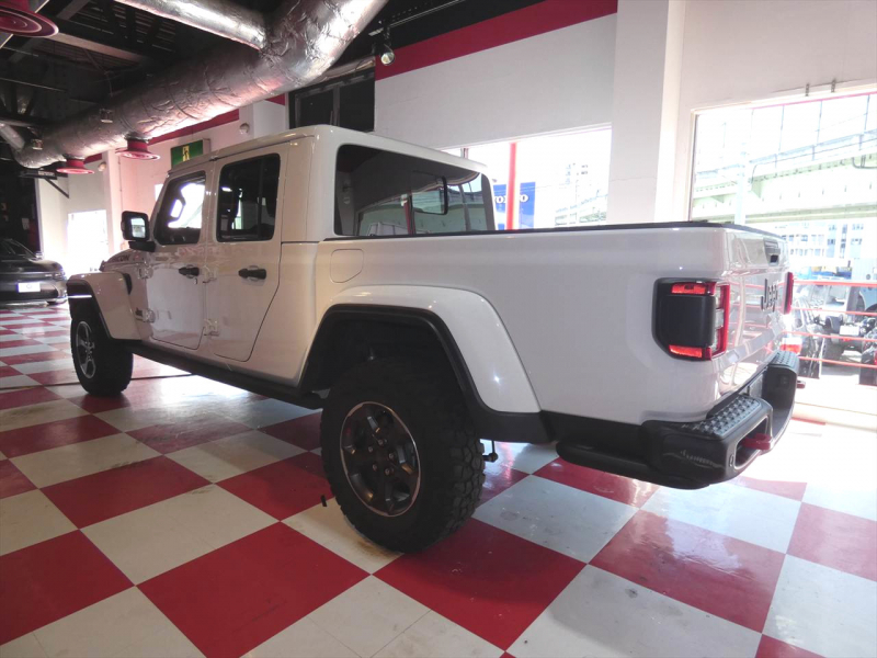 ジープ グラディエーター ﾙﾋﾞｺﾝ　正規D車 2022yﾓﾃﾞﾙ 茶革ｼｰﾄ ﾌﾟｯｼｭｽﾀｰﾄ ｼｰﾄﾋｰﾀｰ 純正ﾅﾋﾞTV Aｶｰﾌﾟﾚｲ 純正17ｲﾝﾁAW ﾊｰﾄﾞﾄﾉｶﾊﾞｰ Bｶﾒﾗ　2年保証