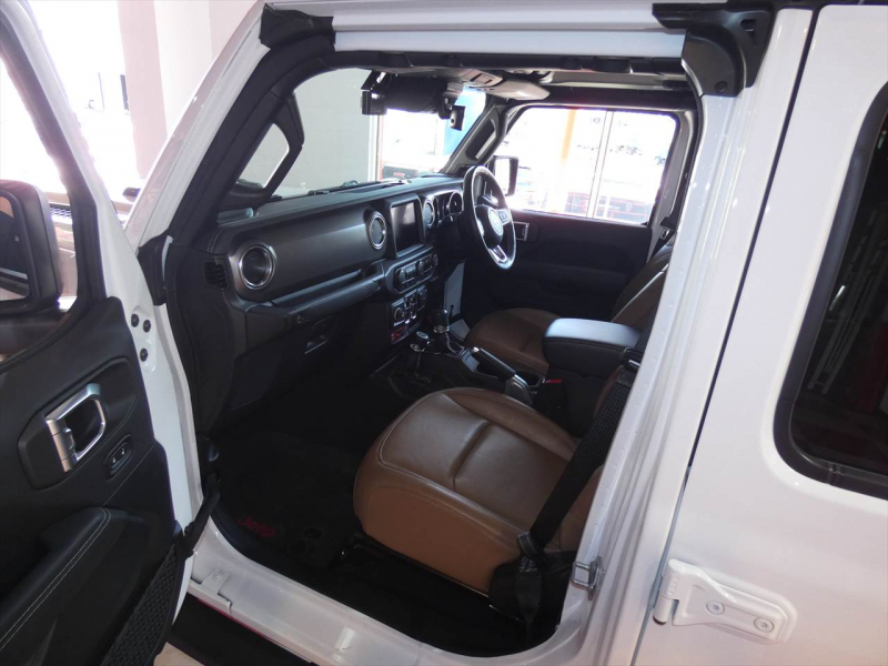 ジープ グラディエーター ﾙﾋﾞｺﾝ　正規D車 2022yﾓﾃﾞﾙ 茶革ｼｰﾄ ﾌﾟｯｼｭｽﾀｰﾄ ｼｰﾄﾋｰﾀｰ 純正ﾅﾋﾞTV Aｶｰﾌﾟﾚｲ 純正17ｲﾝﾁAW ﾊｰﾄﾞﾄﾉｶﾊﾞｰ Bｶﾒﾗ　2年保証