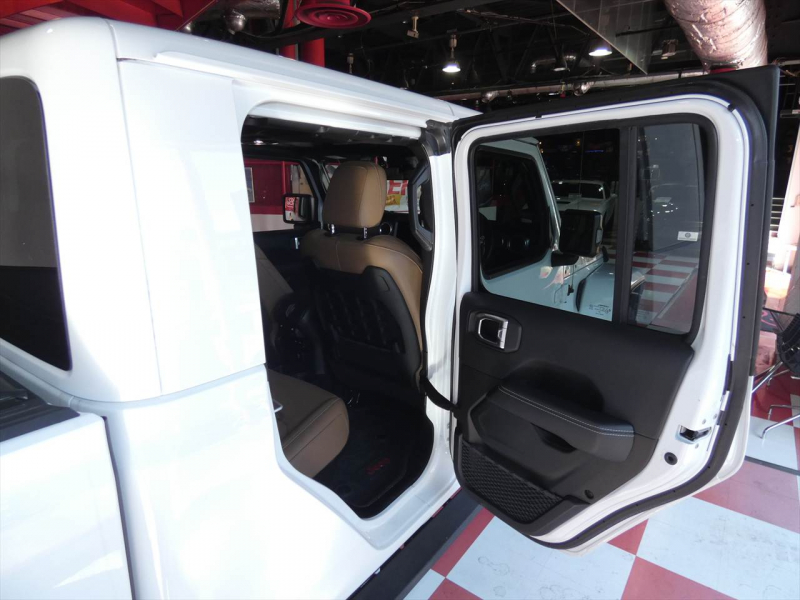 ジープ グラディエーター ﾙﾋﾞｺﾝ　正規D車 2022yﾓﾃﾞﾙ 茶革ｼｰﾄ ﾌﾟｯｼｭｽﾀｰﾄ ｼｰﾄﾋｰﾀｰ 純正ﾅﾋﾞTV Aｶｰﾌﾟﾚｲ 純正17ｲﾝﾁAW ﾊｰﾄﾞﾄﾉｶﾊﾞｰ Bｶﾒﾗ　2年保証