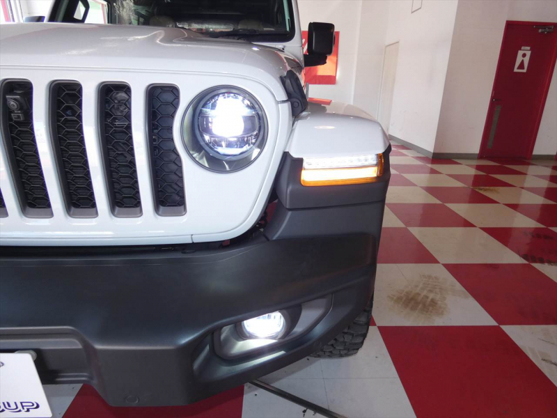 ジープ グラディエーター ﾙﾋﾞｺﾝ　正規D車 2022yﾓﾃﾞﾙ 茶革ｼｰﾄ ﾌﾟｯｼｭｽﾀｰﾄ ｼｰﾄﾋｰﾀｰ 純正ﾅﾋﾞTV Aｶｰﾌﾟﾚｲ 純正17ｲﾝﾁAW ﾊｰﾄﾞﾄﾉｶﾊﾞｰ Bｶﾒﾗ　2年保証