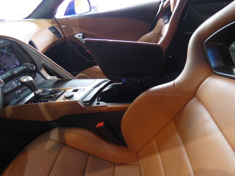 シボレー コルベット Z51　正規D車 2014年ﾓﾃﾞﾙ 茶革 ｸﾞﾗｽﾙｰﾌ ｼｰﾄﾋｰﾀｰ HUD ﾅﾋﾞTV 専用19/20AW ｷｾﾉﾝ Bｶﾒﾗ　2年保証