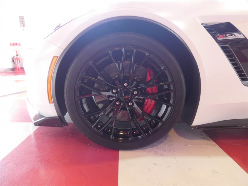 シボレー コルベット Z06　正規D車 2016yﾓﾃﾞﾙ ｽｰﾊﾟｰﾁｬｰｼﾞｬｰ搭載 ｶｰﾎﾞﾝﾙｰﾌ ｼｰﾄﾋｰﾀｰ ﾅﾋﾞTV F&Bｶﾒﾗ　2年保証