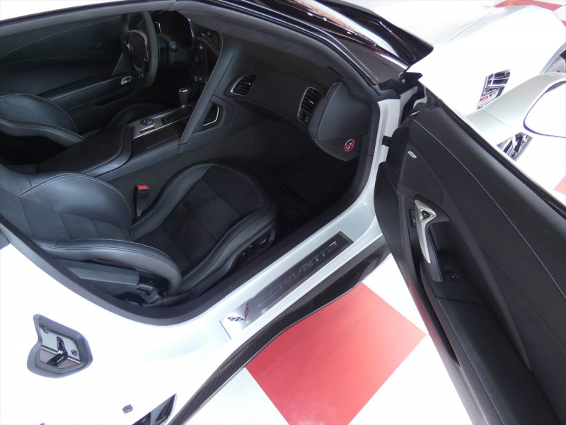 シボレー コルベット Z06　正規D車 2016yﾓﾃﾞﾙ ｽｰﾊﾟｰﾁｬｰｼﾞｬｰ搭載 ｶｰﾎﾞﾝﾙｰﾌ ｼｰﾄﾋｰﾀｰ ﾅﾋﾞTV F&Bｶﾒﾗ　2年保証