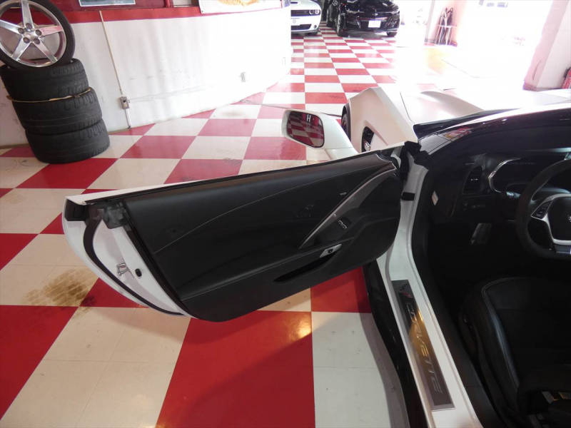 シボレー コルベット Z06　正規D車 2016yﾓﾃﾞﾙ ｽｰﾊﾟｰﾁｬｰｼﾞｬｰ搭載 ｶｰﾎﾞﾝﾙｰﾌ ｼｰﾄﾋｰﾀｰ ﾅﾋﾞTV F&Bｶﾒﾗ　2年保証