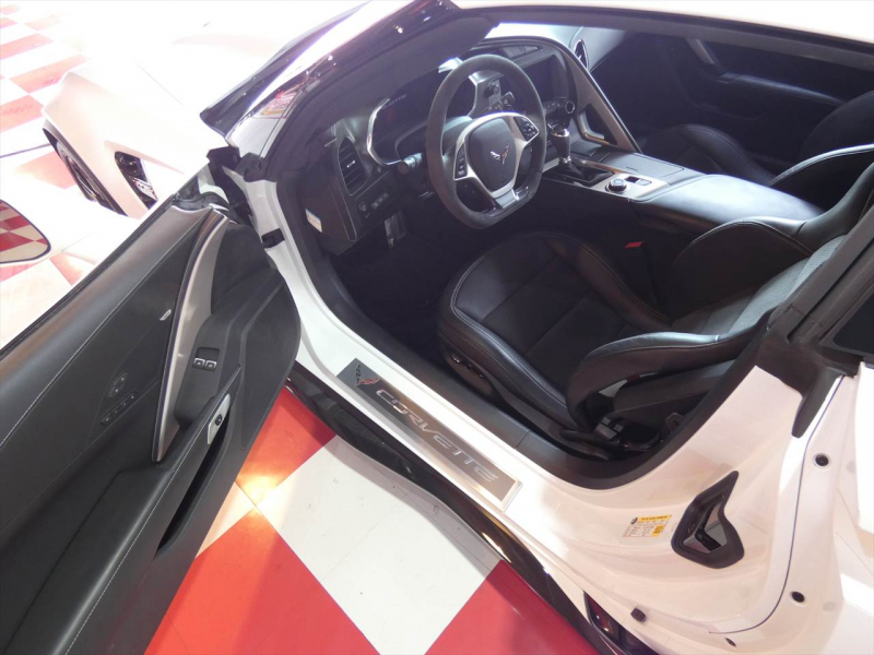 シボレー コルベット Z06　正規D車 2016yﾓﾃﾞﾙ ｽｰﾊﾟｰﾁｬｰｼﾞｬｰ搭載 ｶｰﾎﾞﾝﾙｰﾌ ｼｰﾄﾋｰﾀｰ ﾅﾋﾞTV F&Bｶﾒﾗ　2年保証