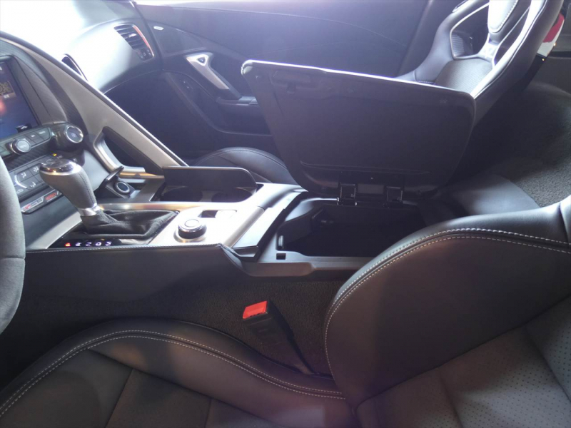 シボレー コルベット Z06　正規D車 2016yﾓﾃﾞﾙ ｽｰﾊﾟｰﾁｬｰｼﾞｬｰ搭載 ｶｰﾎﾞﾝﾙｰﾌ ｼｰﾄﾋｰﾀｰ ﾅﾋﾞTV F&Bｶﾒﾗ　2年保証