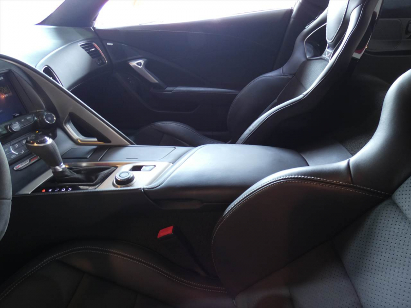 シボレー コルベット Z06　正規D車 2016yﾓﾃﾞﾙ ｽｰﾊﾟｰﾁｬｰｼﾞｬｰ搭載 ｶｰﾎﾞﾝﾙｰﾌ ｼｰﾄﾋｰﾀｰ ﾅﾋﾞTV F&Bｶﾒﾗ　2年保証