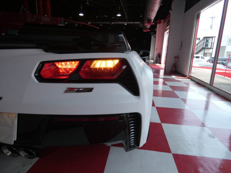 シボレー コルベット Z06　正規D車 2016yﾓﾃﾞﾙ ｽｰﾊﾟｰﾁｬｰｼﾞｬｰ搭載 ｶｰﾎﾞﾝﾙｰﾌ ｼｰﾄﾋｰﾀｰ ﾅﾋﾞTV F&Bｶﾒﾗ　2年保証