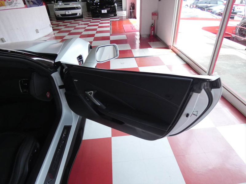 シボレー コルベット Z06　正規D車 2016yﾓﾃﾞﾙ ｽｰﾊﾟｰﾁｬｰｼﾞｬｰ搭載 ｶｰﾎﾞﾝﾙｰﾌ ｼｰﾄﾋｰﾀｰ ﾅﾋﾞTV F&Bｶﾒﾗ　2年保証
