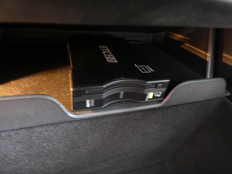 ジープ グランドチェロキー ｻﾐｯﾄ　正規D車 2019yﾓﾃﾞﾙ ﾎﾜｲﾄﾗｸﾞﾅﾚｻﾞｰ ｻﾝﾙｰﾌ 純正20ｲﾝﾁAW Aｶｰﾌﾟﾚｲ Bｶﾒﾗ　2年保証