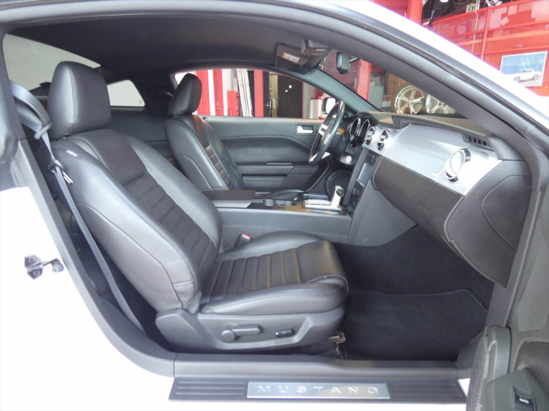 フォード マスタング GT Premium　2008年ﾓﾃﾞﾙ 新並 1ｵｰﾅｰ ﾌﾞﾙｰﾌﾚｰﾑ物 黒革 社外ﾏﾌﾗｰ CPUﾁｭｰﾝ ｻﾘｰﾝ18ｲﾝﾁAW　2年保証