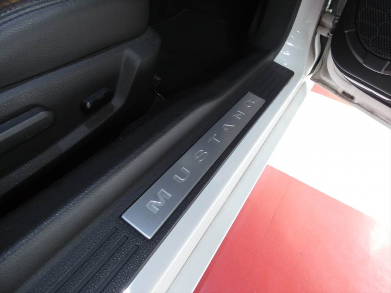 フォード マスタング GT Premium　2008年ﾓﾃﾞﾙ 新並 1ｵｰﾅｰ ﾌﾞﾙｰﾌﾚｰﾑ物 黒革 社外ﾏﾌﾗｰ CPUﾁｭｰﾝ ｻﾘｰﾝ18ｲﾝﾁAW　2年保証