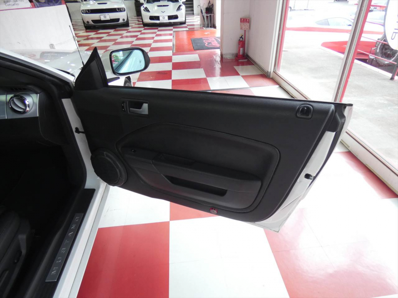 フォード マスタング GT Premium　2008年ﾓﾃﾞﾙ 新並 1ｵｰﾅｰ ﾌﾞﾙｰﾌﾚｰﾑ物 黒革 社外ﾏﾌﾗｰ CPUﾁｭｰﾝ ｻﾘｰﾝ18ｲﾝﾁAW　2年保証