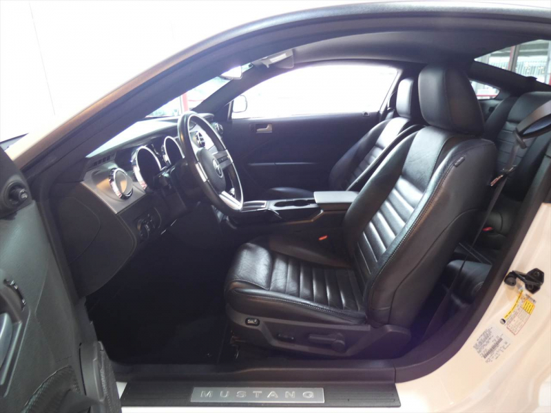 フォード マスタング GT Premium　2008年ﾓﾃﾞﾙ 新並 1ｵｰﾅｰ ﾌﾞﾙｰﾌﾚｰﾑ物 黒革 社外ﾏﾌﾗｰ CPUﾁｭｰﾝ ｻﾘｰﾝ18ｲﾝﾁAW　2年保証