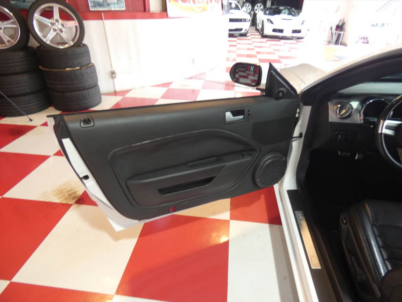 フォード マスタング GT Premium　2008年ﾓﾃﾞﾙ 新並 1ｵｰﾅｰ ﾌﾞﾙｰﾌﾚｰﾑ物 黒革 社外ﾏﾌﾗｰ CPUﾁｭｰﾝ ｻﾘｰﾝ18ｲﾝﾁAW　2年保証