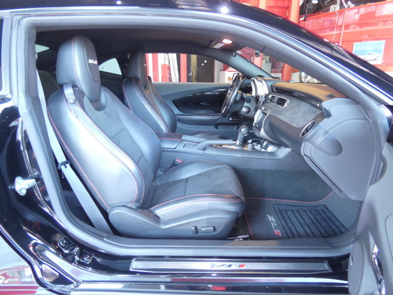 シボレー カマロ ZL1　2013yﾓﾃﾞﾙ 新並 Sﾁｬｰｼﾞｬｰ 黒ｺﾝﾋﾞ革 専用20ｲﾝﾁAW ﾌﾞﾚﾝﾎﾞﾌﾞﾚｰｷ ｼｰﾄﾋｰﾀｰ 社外ﾅﾋﾞTV Bｶﾒﾗ　2年保証