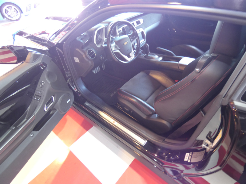 シボレー カマロ ZL1　2013yﾓﾃﾞﾙ 新並 Sﾁｬｰｼﾞｬｰ 黒ｺﾝﾋﾞ革 専用20ｲﾝﾁAW ﾌﾞﾚﾝﾎﾞﾌﾞﾚｰｷ ｼｰﾄﾋｰﾀｰ 社外ﾅﾋﾞTV Bｶﾒﾗ　2年保証
