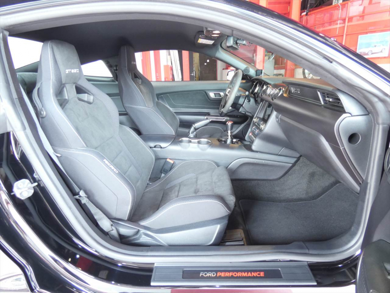 フォード マスタング シェルビーGT350 2017年モデル 6速MT レカロスポーツシート 19AW Brembo 5.2Lフラットプレーンクランク 可変マフラー AppleCarPlay 2年保証