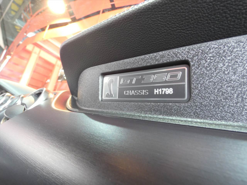 フォード マスタング シェルビーGT350 2017年モデル 6速MT レカロスポーツシート 19AW Brembo 5.2Lフラットプレーンクランク 可変マフラー AppleCarPlay 2年保証