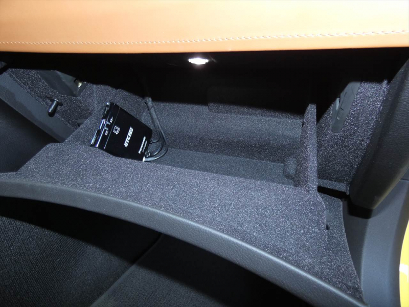 シボレー コルベット ｺﾝﾊﾞｰﾁﾌﾞﾙ 3LT  2018年ﾓﾃﾞﾙ 新車並行 Z51ﾊﾟﾌｫｰﾏﾝｽPKG  茶革 ｼｰﾄﾋｰﾀｰ TV BOSE Applecarplay F&Bｶﾒﾗ  2年保証