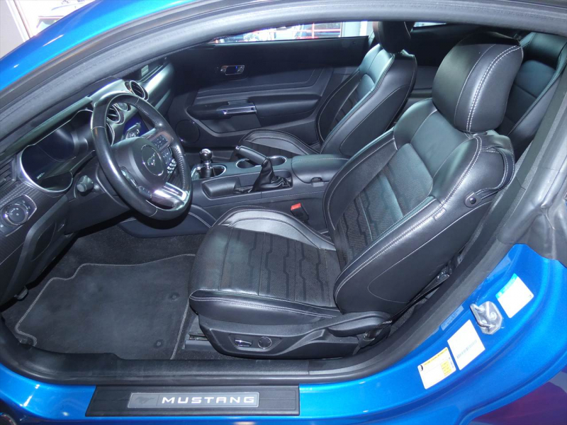 フォード マスタング ｴｺﾌﾞｰｽﾄ ﾌﾟﾚﾐｱﾑ　2019yﾓﾃﾞﾙ ﾊﾟﾌｫｰﾏﾝｽPKG 201A 黒革 車高調 可変ﾊﾞﾙﾌﾞ付社外ﾏﾌﾗｰ 専用19ｲﾝﾁAW　2年保証