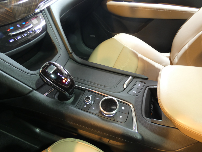 キャデラック XT6 ﾌﾟﾗﾁﾅﾑ　正規D車 2023yﾓﾃﾞﾙ ﾍﾞｰｼﾞｭ革 ｻﾝﾙｰﾌ BOSE Aｶｰﾌﾟﾚｲ LEDﾍｯﾄﾞﾗｲﾄ Bｶﾒﾗ　2年保証