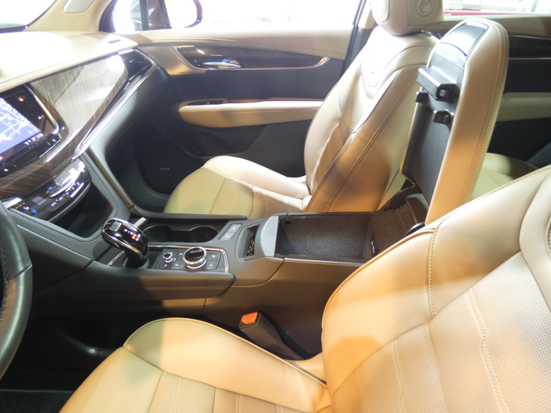 キャデラック XT6 ﾌﾟﾗﾁﾅﾑ　正規D車 2023yﾓﾃﾞﾙ ﾍﾞｰｼﾞｭ革 ｻﾝﾙｰﾌ BOSE Aｶｰﾌﾟﾚｲ LEDﾍｯﾄﾞﾗｲﾄ Bｶﾒﾗ　2年保証