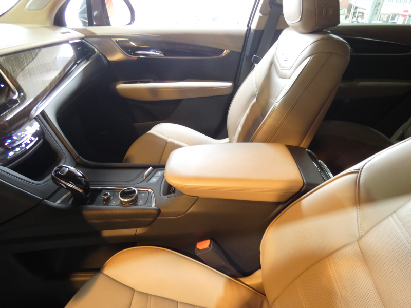 キャデラック XT6 ﾌﾟﾗﾁﾅﾑ　正規D車 2023yﾓﾃﾞﾙ ﾍﾞｰｼﾞｭ革 ｻﾝﾙｰﾌ BOSE Aｶｰﾌﾟﾚｲ LEDﾍｯﾄﾞﾗｲﾄ Bｶﾒﾗ　2年保証