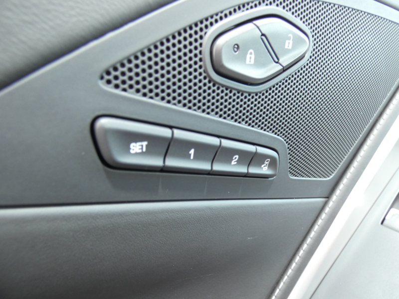 シボレー コルベット Z06　正規D車 2016yﾓﾃﾞﾙ ｽｰﾊﾟｰﾁｬｰｼﾞｬｰ搭載 ｶｰﾎﾞﾝｸﾞﾗﾝﾄﾞｴﾌｪｸﾄ 19/20ﾌﾞﾗｯｸAW ｺﾝﾍﾟﾃｨｼｮﾝｼｰﾄ ｼｰﾄﾋｰﾀｰ&ｸｰﾗｰ ﾅﾋﾞTV F&Bｶﾒﾗ ETC Dﾚｺｰﾀﾞｰ ｷｾﾉﾝ　2年保証