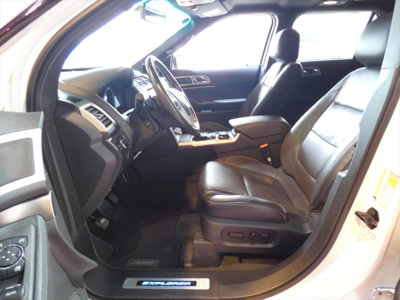 フォード エクスプローラー ｽﾎﾟｰﾂ　国内未導入 2014yﾓﾃﾞﾙ 左ﾊﾝﾄﾞﾙ 黒革 ｻﾝﾙｰﾌ ｼｰﾄﾋｰﾀｰ&ﾍﾞﾝﾁﾚｰﾀｰ 純正20ｲﾝﾁAW ﾅﾋﾞTV Bｶﾒﾗ　2年保証