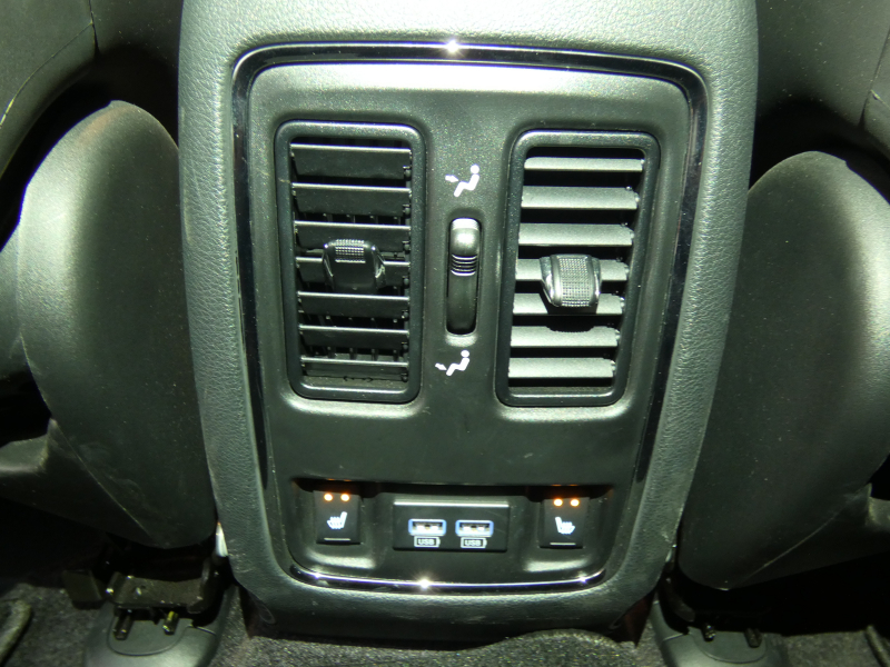 ジープ グランドチェロキー ｻﾐｯﾄ　正規D車 2019yﾓﾃﾞﾙ 黒革 ｻﾝﾙｰﾌ 純正20ｲﾝﾁAW Aｶｰﾌﾟﾚｲ Bｶﾒﾗ　2年保証