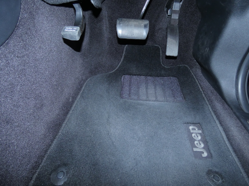 ジープ グランドチェロキー ｻﾐｯﾄ　正規D車 2019yﾓﾃﾞﾙ 黒革 ｻﾝﾙｰﾌ 純正20ｲﾝﾁAW Aｶｰﾌﾟﾚｲ Bｶﾒﾗ　2年保証