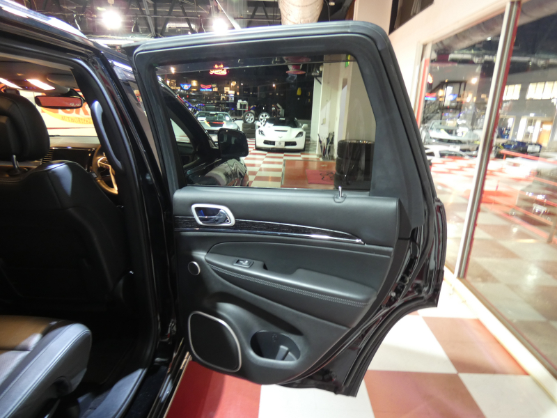 ジープ グランドチェロキー ｻﾐｯﾄ　正規D車 2019yﾓﾃﾞﾙ 黒革 ｻﾝﾙｰﾌ 純正20ｲﾝﾁAW Aｶｰﾌﾟﾚｲ Bｶﾒﾗ　2年保証