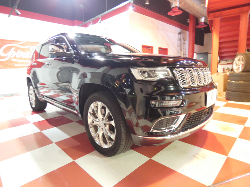 ジープ グランドチェロキー ｻﾐｯﾄ　正規D車 2019yﾓﾃﾞﾙ 黒革 ｻﾝﾙｰﾌ 純正20ｲﾝﾁAW Aｶｰﾌﾟﾚｲ Bｶﾒﾗ　2年保証