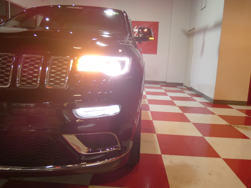 ジープ グランドチェロキー ｻﾐｯﾄ　正規D車 2019yﾓﾃﾞﾙ 黒革 ｻﾝﾙｰﾌ 純正20ｲﾝﾁAW Aｶｰﾌﾟﾚｲ Bｶﾒﾗ　2年保証