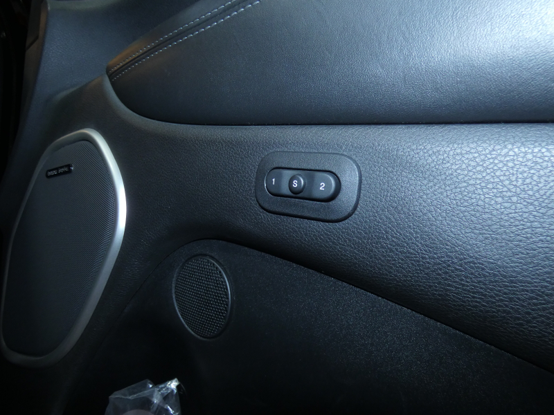 ジープ グランドチェロキー ｻﾐｯﾄ　正規D車 2019yﾓﾃﾞﾙ 黒革 ｻﾝﾙｰﾌ 純正20ｲﾝﾁAW Aｶｰﾌﾟﾚｲ Bｶﾒﾗ　2年保証