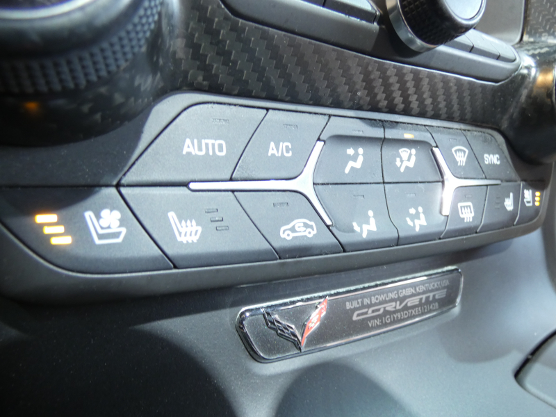 シボレー コルベット ｺﾝﾊﾞｰﾁﾌﾞﾙ Z51 3LT  2014年ﾓﾃﾞﾙ 正規ﾃﾞｨｰﾗｰ車   茶革 ｼｰﾄﾋｰﾀｰ&ｸｰﾗｰ TV BOSE Bｶﾒﾗ  2年保証