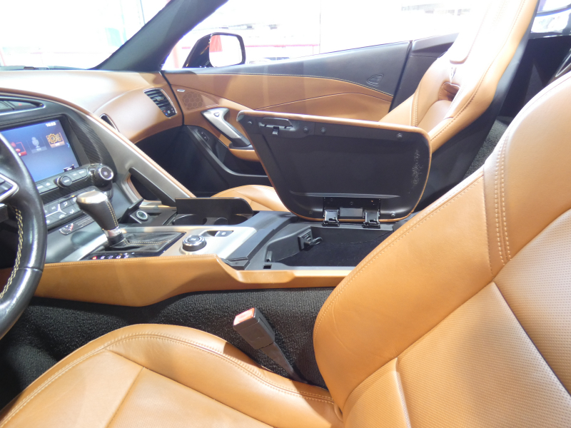 シボレー コルベット ｺﾝﾊﾞｰﾁﾌﾞﾙ Z51 3LT  2014年ﾓﾃﾞﾙ 正規ﾃﾞｨｰﾗｰ車   茶革 ｼｰﾄﾋｰﾀｰ&ｸｰﾗｰ TV BOSE Bｶﾒﾗ  2年保証