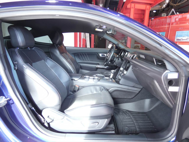 フォード マスタング ｴｺﾌﾞｰｽﾄ ﾌﾟﾚﾐｱﾑ　2019yﾓﾃﾞﾙ ﾊﾟﾌｫｰﾏﾝｽPKG  黒革ｼｰﾄﾋｰﾀｰ&ﾍﾞﾝﾁﾚｰｼｮﾝ 専用19ｲﾝﾁAW 2年保証