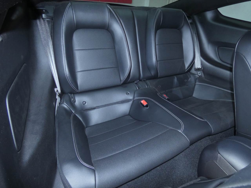 フォード マスタング ｴｺﾌﾞｰｽﾄ ﾌﾟﾚﾐｱﾑ　2019yﾓﾃﾞﾙ ﾊﾟﾌｫｰﾏﾝｽPKG  黒革ｼｰﾄﾋｰﾀｰ&ﾍﾞﾝﾁﾚｰｼｮﾝ 専用19ｲﾝﾁAW 2年保証