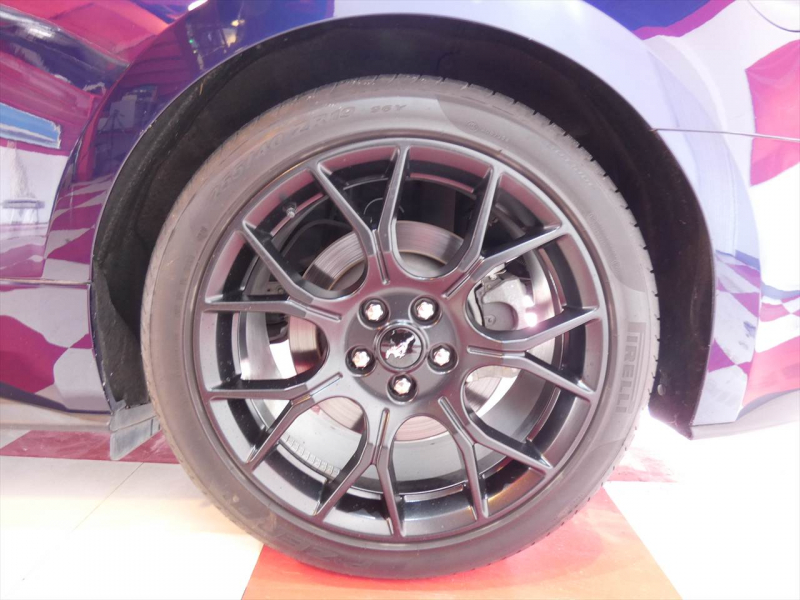 フォード マスタング ｴｺﾌﾞｰｽﾄ ﾌﾟﾚﾐｱﾑ　2019yﾓﾃﾞﾙ ﾊﾟﾌｫｰﾏﾝｽPKG  黒革ｼｰﾄﾋｰﾀｰ&ﾍﾞﾝﾁﾚｰｼｮﾝ 専用19ｲﾝﾁAW 2年保証