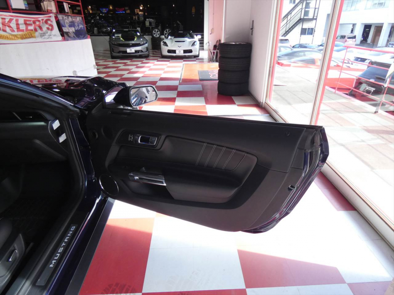 フォード マスタング ｴｺﾌﾞｰｽﾄ ﾌﾟﾚﾐｱﾑ　2019yﾓﾃﾞﾙ ﾊﾟﾌｫｰﾏﾝｽPKG  黒革ｼｰﾄﾋｰﾀｰ&ﾍﾞﾝﾁﾚｰｼｮﾝ 専用19ｲﾝﾁAW 2年保証