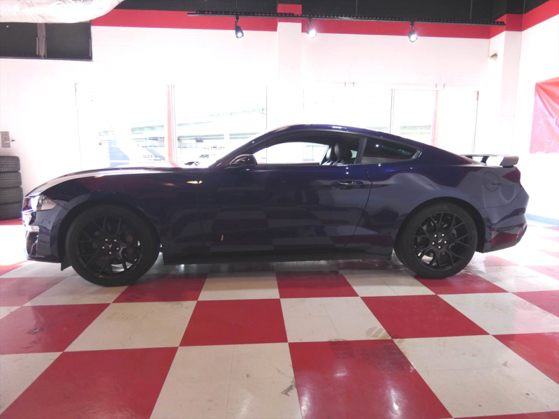 フォード マスタング ｴｺﾌﾞｰｽﾄ ﾌﾟﾚﾐｱﾑ　2019yﾓﾃﾞﾙ ﾊﾟﾌｫｰﾏﾝｽPKG  黒革ｼｰﾄﾋｰﾀｰ&ﾍﾞﾝﾁﾚｰｼｮﾝ 専用19ｲﾝﾁAW 2年保証