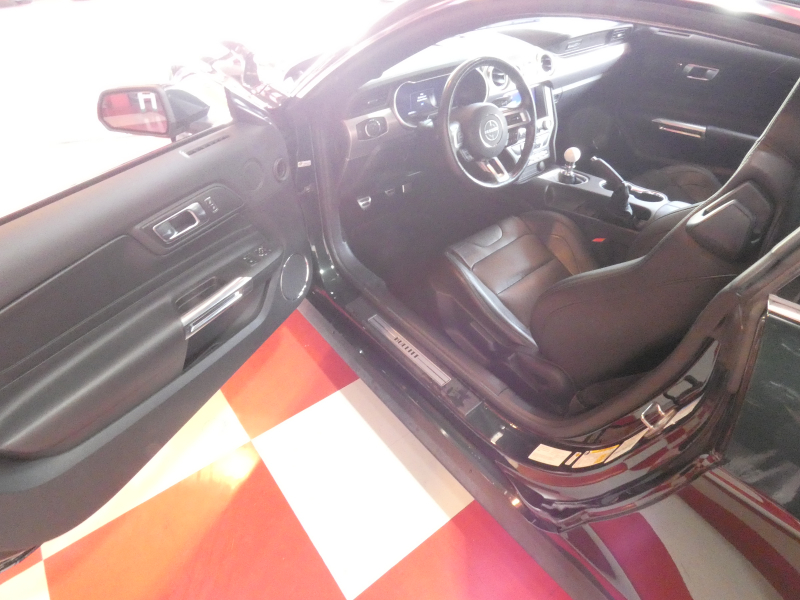 フォード マスタング BULLITT    2020年ﾓﾃﾞﾙ 6MT&ﾚﾌﾞﾏｯﾁ ﾚｶﾛﾚｻﾞｰｼｰﾄ 19AW Brembo 可変ﾏﾌﾗｰ AppleCarPlay　2年保証